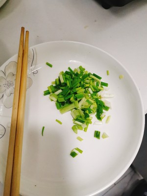The practice measure of chicken of plain flavour cold and dressed with sause 3