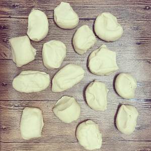 蒸しパン。 小さな黄色の鶏肉のビスケット。 可愛くて恥ずかしがる。 練習対策12 