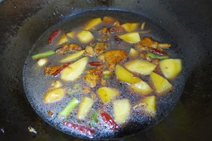 Potato carbonado piece (yellow stew chicken) practice measure 8