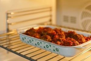 [北方炉オーブンの料理本]豚の牛肉のボーラスの実践測定 ケチャップジュースの煮込みのハーブ16 