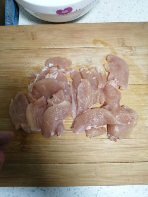 子供の宮殿が子2を守る練習の動きを食べるのが好きではない