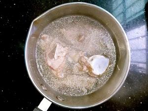 黄金の豚は祝福を送る キノコのスープ-（油分を減らすために脂肪を減らす）練習法10 