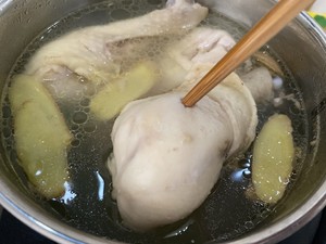 Taste special the practice measure that the hand with the hot acid of bright rips the chicken that do not have bone 4