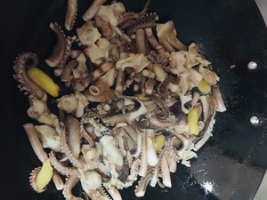 Ziがイカをフライする必要があるための練習対策 4「> </ LI> <LIクラス=」コンテナrecipeInstructionsを」にitempropは= 『』> <Pクラス= 『テキスト』スタイル= 『』>フライは、水を与えるために来ていない、適切な量の油をするときガンシュアン、稚魚入れています 稚魚が均等に次の分割に少しの間があっても、所与のボイラー</ P> <IMG SRC = 
