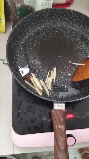 ニンジンで肉を細かく炒める練習方法11  
