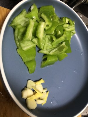 The practice measure that fries beef of gallinaceous sweet green pepper 1