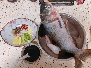 The practice measure of fish of braise in soy sauce of fish of the silver carp of the daily life of a family that stew 1