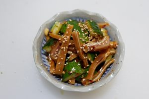 Sweet hot cucumber mixes the practice measure of pig ear 13