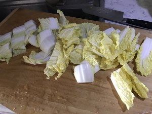 ベーコン1を炒めるために白菜をすばやく処理する練習方法