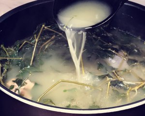 豚の骨のフナの魚のスープ水平の豚の豚の肝臓料理の豚のスープ（ 明確な熱の下で火の解毒のスープの水）練習対策11 