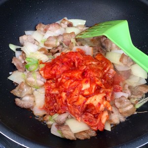 The practice measure that hot Chinese cabbage fries steaky pork 5