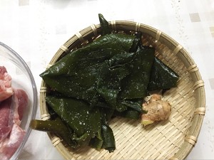 3を煮込んだ豚の大きな骨の昆布の頭のスープの実践測定