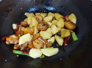 Potato carbonado piece (yellow stew chicken) practice measure 7