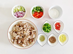 Measure of practice of cartilaginous of pig of a condiment made of roast prickly ash and salt 1