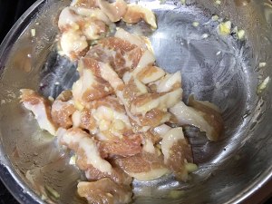 醤油の揚げ物の豆腐が豚肉を揚げる練習対策7