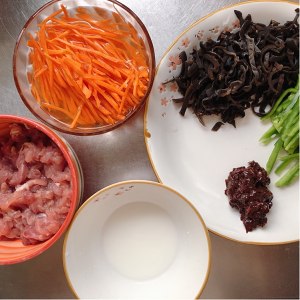 ご飯と一緒に行くことを超える国内の頻繁な料理-  piscine sweet shredded meat 1 