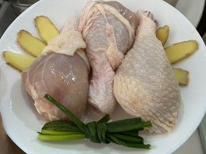 Taste special the practice measure that the hand with the hot acid of bright rips the chicken that do not have bone 1