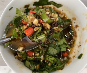 Taste special the practice measure that the hand with the hot acid of bright rips the chicken that do not have bone 12