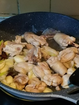 The practice measure of Bao of Chinese chestnut sweet chicken 4