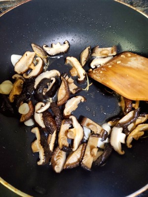 Xiangguのキノコのつるつるした鶏肉5の練習尺度