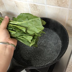 Is spinach egg cake super and simple first selection of breakfast of dish of quick worker of the daily life of a family? practice measure 2