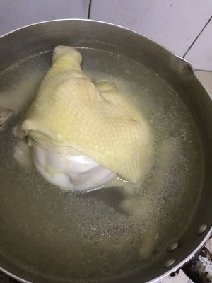 The practice measure that hand of the daily life of a family rips chicken 1