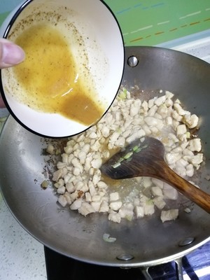 子供の宮殿が子9を守る練習の動きを食べるのは好きではありません