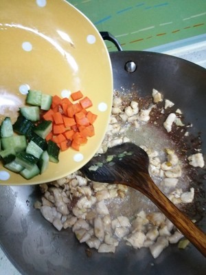 子供の宮殿が子10を守る練習の動きを食べるのが好きではない