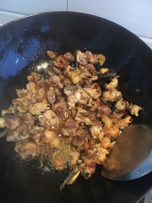 The practice measure of chicken of dry stir-fry before stewing 5
