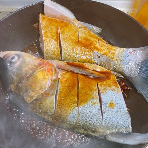 The practice measure of fish of braise in soy sauce of fish of the silver carp of the daily life of a family that stew 5