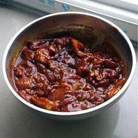 The practice measure that Han type thick chili sauce fries pig scrag 2