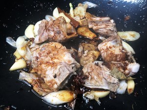 5を煮込んだチョップグルテンの実習量
