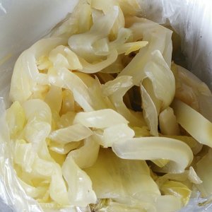 豚のピンクの腸のフライが白菜4を漬けたという実習の尺度