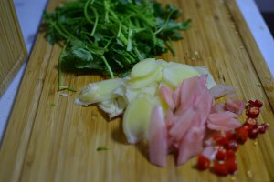 The practice measure that exceeds the acerbity ginger with goluptious go with rice to fry pig ear 2