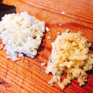 Cummer Li Yanxiu is unripe | The practice measure that garlic bakes suck to point to the pig is little 2