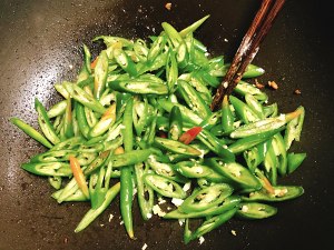 The practice measure of green pepper shredded meat 8