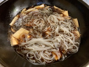 The pickled Chinese cabbage that must eat in the winter stews noodles made from bean or sweet potato starch! The thief is pulled delicious! 
