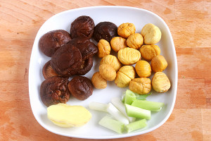 Chestnut stew chicken? The practice measure of tasty of gloomy of juice thick flavour, soft glutinous 2