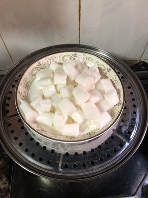 The practice measure of pink of bowel of the pig that mix sauce 2