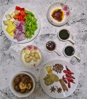 The practice measure of bake corn or millet cakes on a pan of ground boiler chicken 1