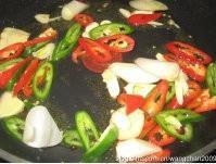 The practice measure of chicken of dry stir-fry before stewing 4