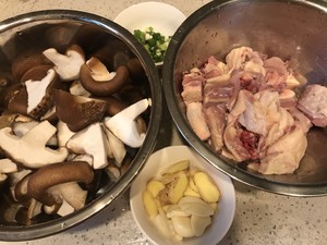 The practice measure of Xianggu mushroom slippery chicken 1