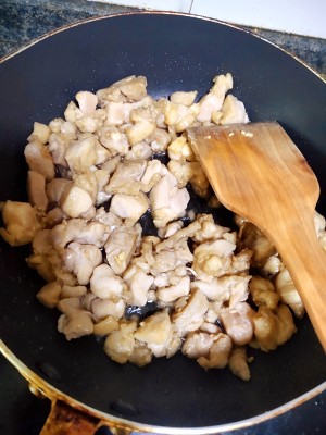 The practice measure of Xianggu mushroom slippery chicken 4