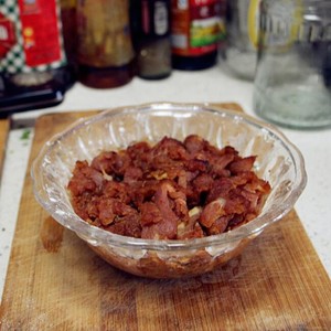 カツレツを沸騰させます（ご飯と一緒に行くのに十分なコースを取ります）練習対策1  