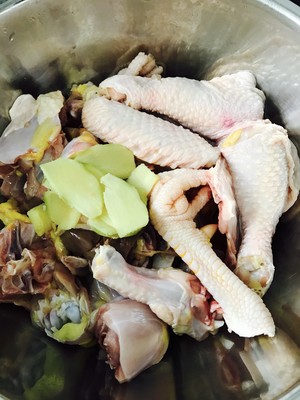 The practice measure of the chicken of the Hakkas yellow rice or millet wine that boil 1
