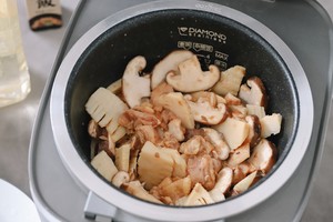 The practice measure of meal of cook a meal of slippery chicken of Xianggu mushroom winter bamboo shoots 5