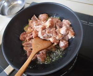 The practice measure of yellow stew chicken 4
