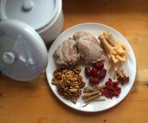 1を煮込んだクルミ豚の腱スープの練習対策