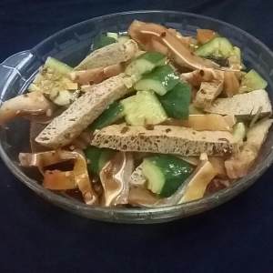Pig ear mixes the practice measure of cucumber 2