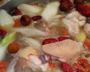 The practice measure of chaffy dish of Guangdong chicken Bao 12